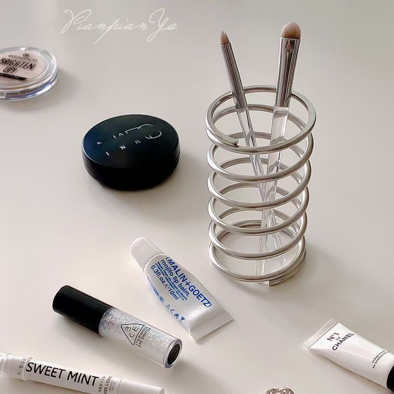 Tiny Home Bathroom Kit - ステンレス鋼歯ブラシホルダー金属バスルームアクセサリー歯磨き粉用ツールメイクブラシ収納ラック家の装飾