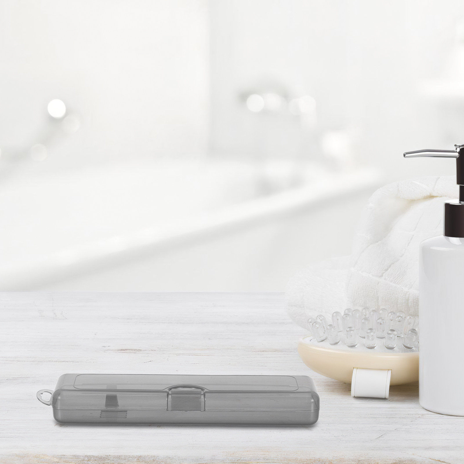 4個入り携帯用歯ブラシホルダーセット クリアブラック半透明プ - Toothbrush Holder Set のレビューと価格