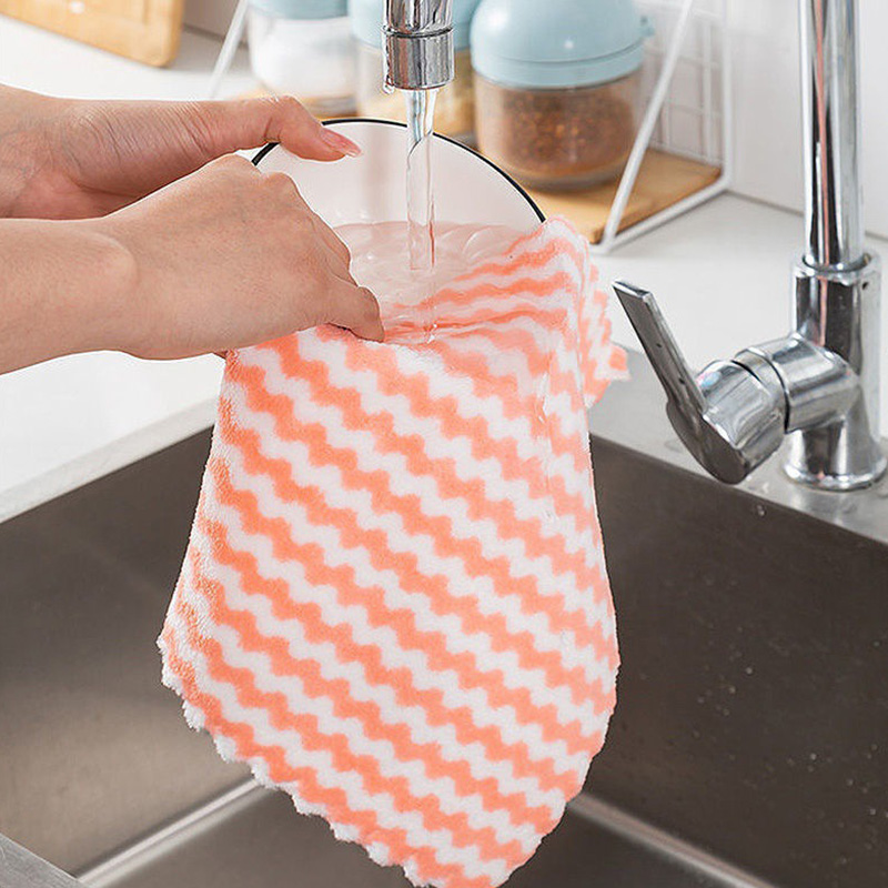 波状のストライプ柄コーラルフリースタオル2枚組、厚手で柔らか - Home Bathroom Colors のレビューと価格